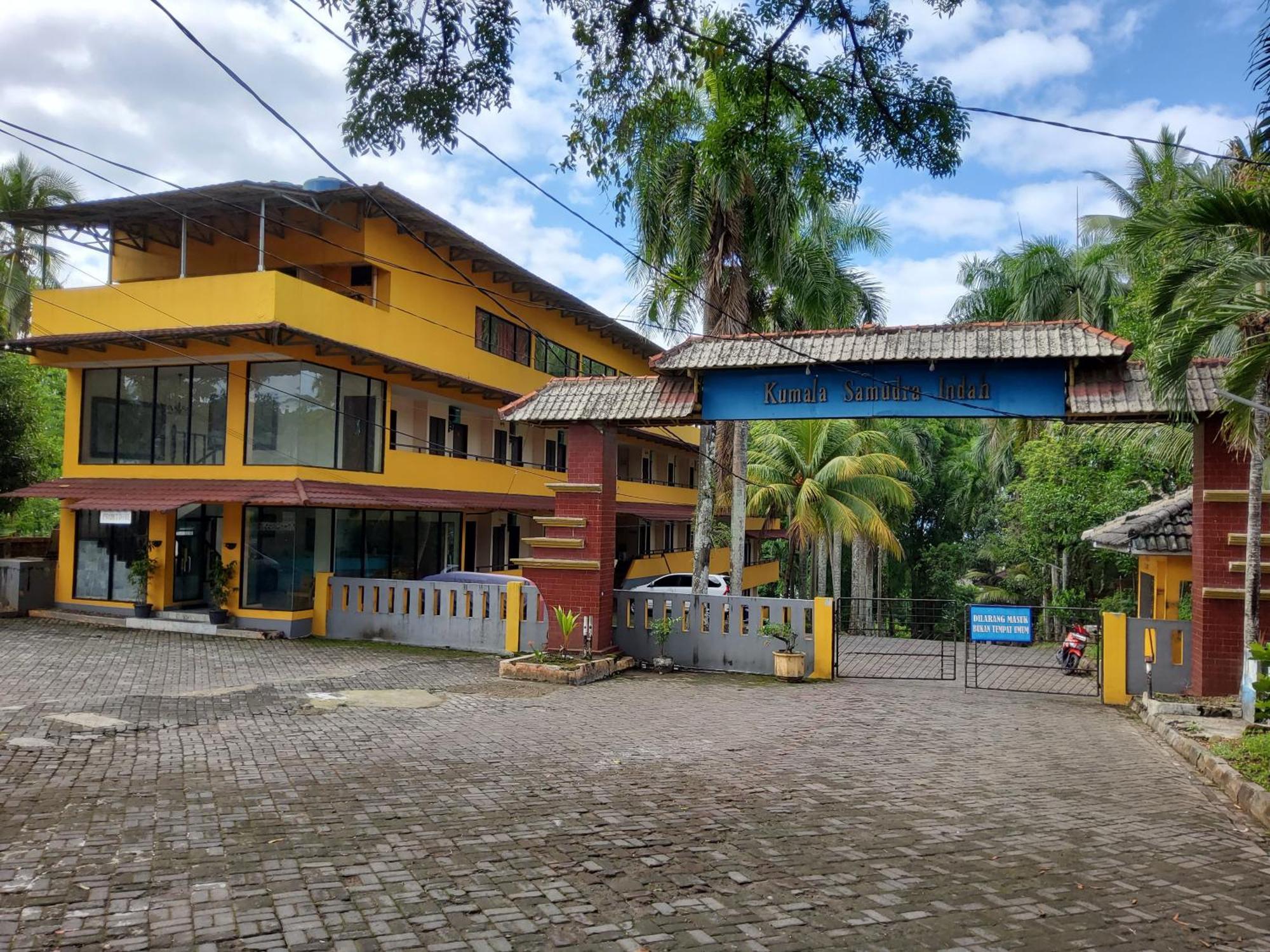 Hotel Kumala Samudra Cikakak Luaran gambar